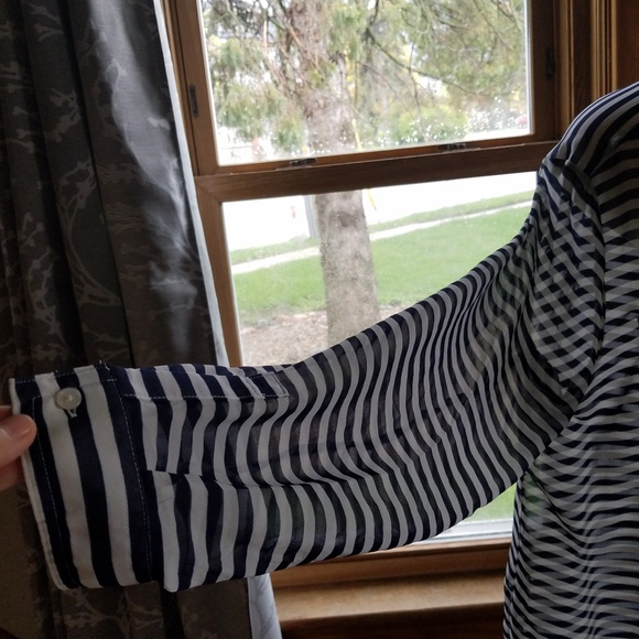 Plus size blouse. - Picture 4 of 7